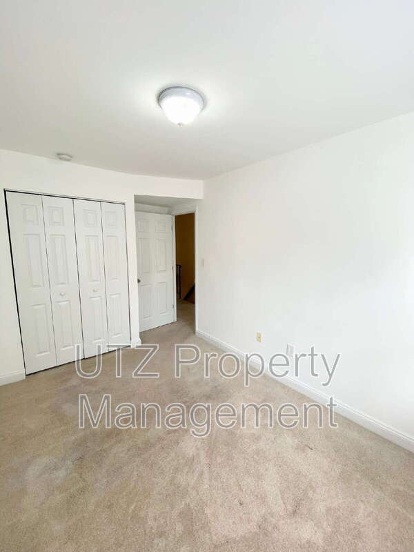 Building Photo - 538 Wellington Ct