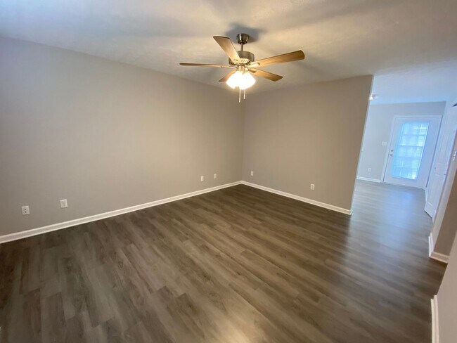 Building Photo - 415 Moonlite Ave