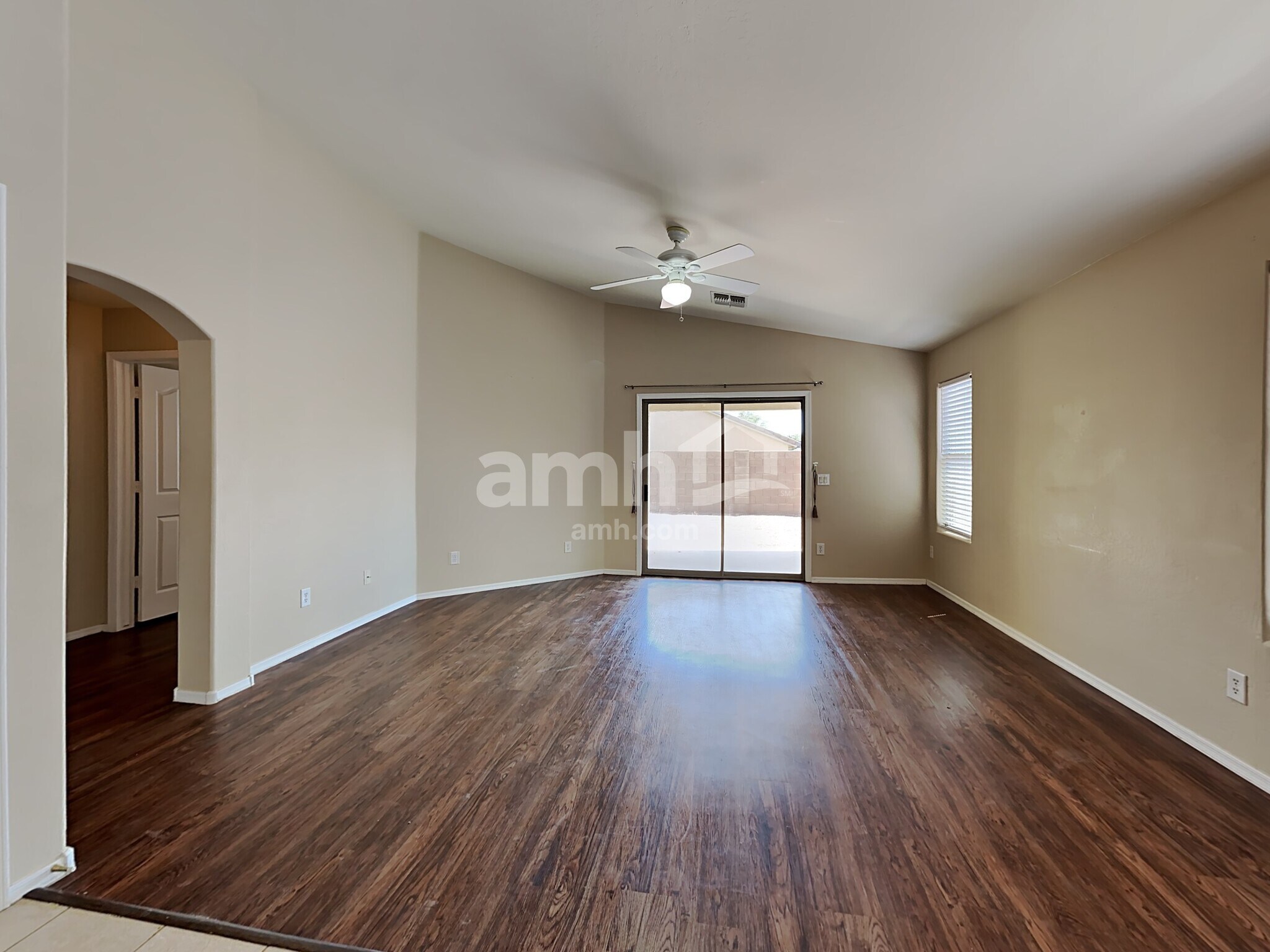 Building Photo - 417 W Dexter Way