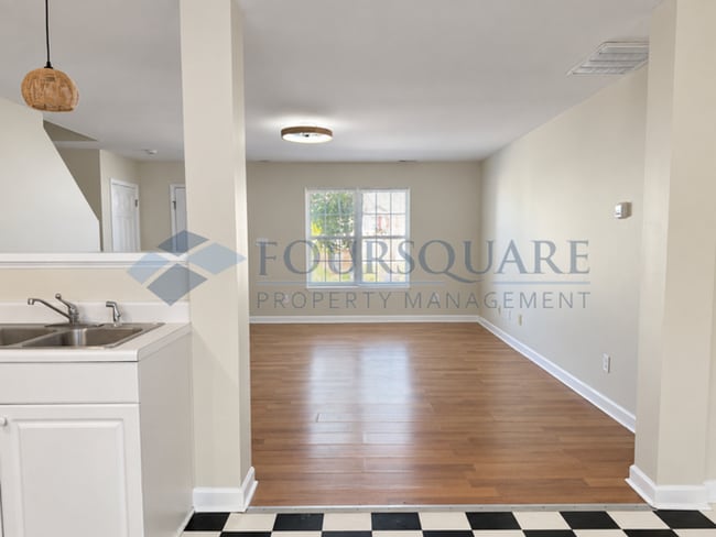 Building Photo - Inviting Townhome with En-Suite Secondary Bedroom, Back Patio & Community Pool – Raleigh Location