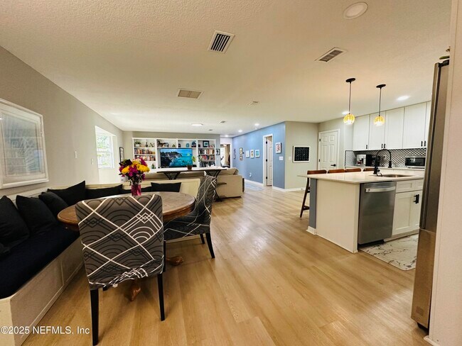 Building Photo - 14066 Inlet Dr