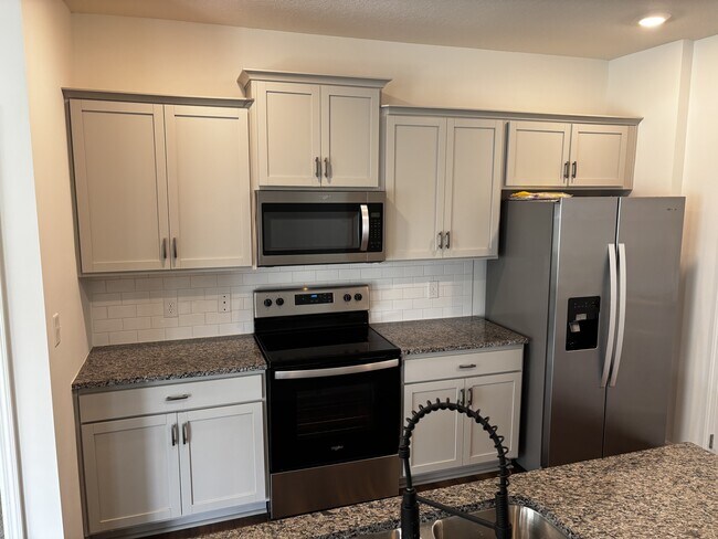 Building Photo - 2732 Minuteman Ln