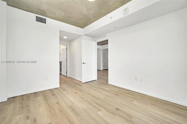 Building Photo - 475 NE 125th St