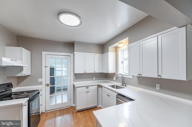 Building Photo - 220 Railroad Ave