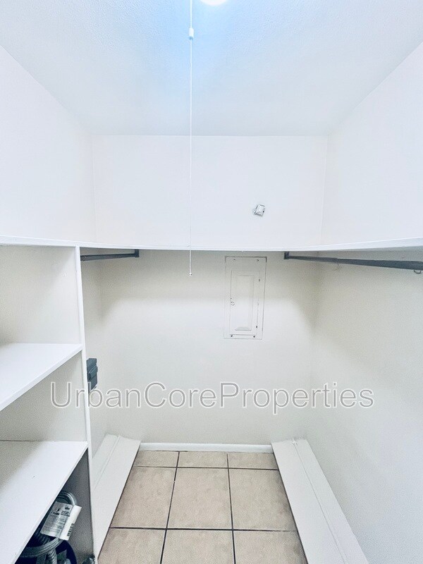 Building Photo - 115 7th Ave N