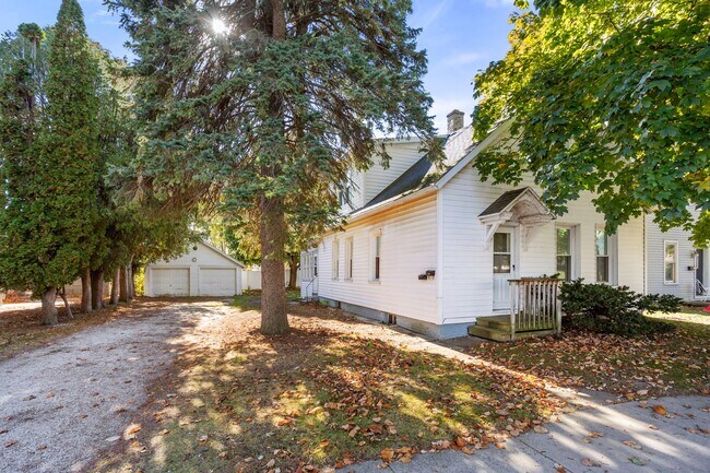 Building Photo - 2111 Madison St