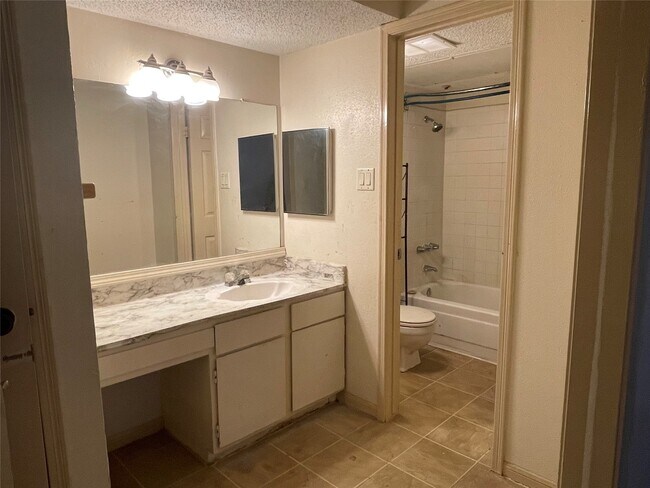 Building Photo - 2120 El Paseo St