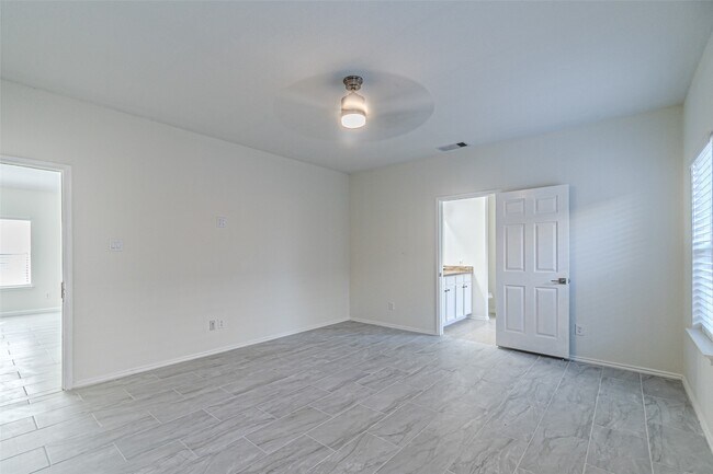 Building Photo - 18111 Hillock Glen Ln