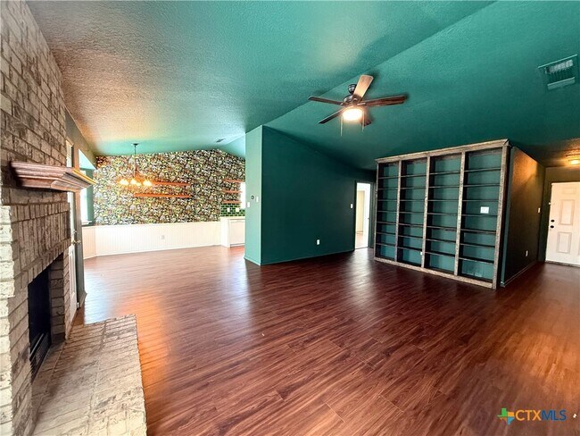 Building Photo - 1813 Cedar Ln