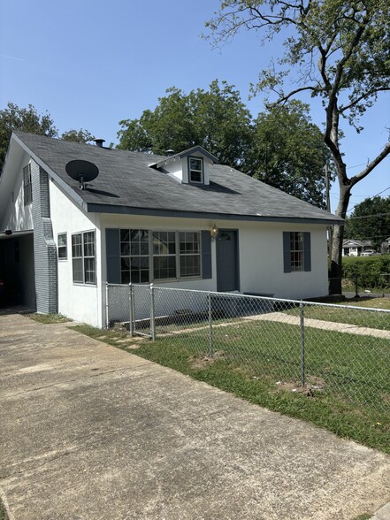 Primary Photo - 1015 Hobson Ave