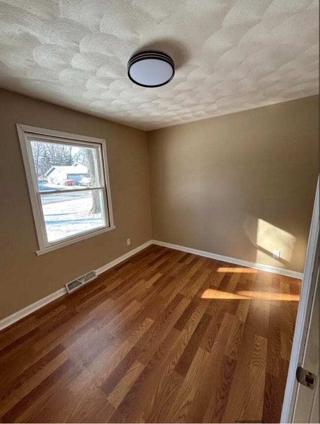 Building Photo - 404 Mallard Rd