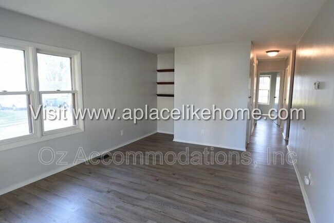 Building Photo - 3310 Iroquois Ln