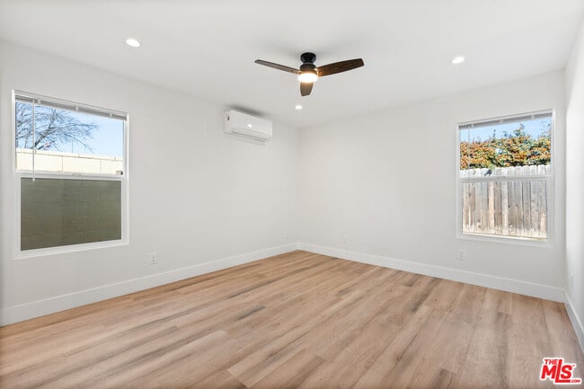 Building Photo - 6917 1/2 Hesperia Ave