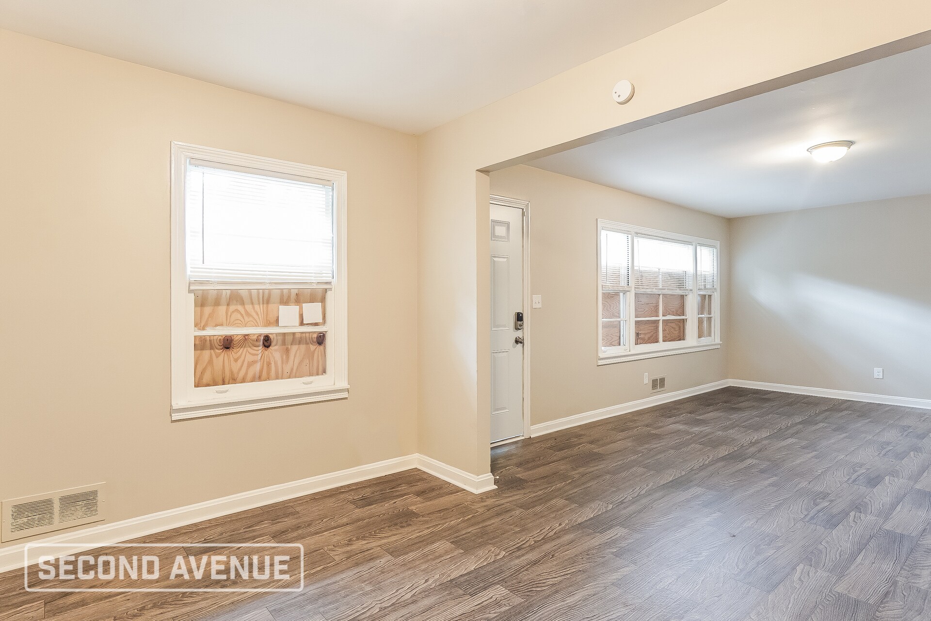 Building Photo - 9725 Red Ln Dr