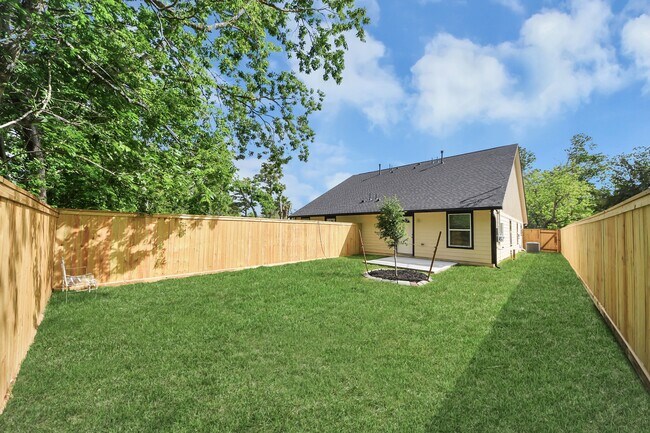 Building Photo - 7066 Villa Dr