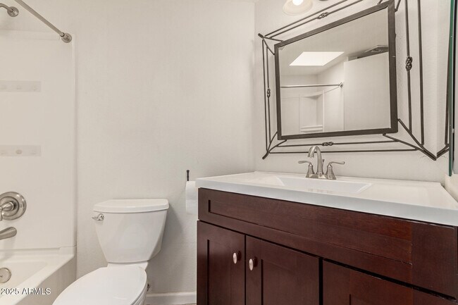 Building Photo - 21 W Pasadena Ave