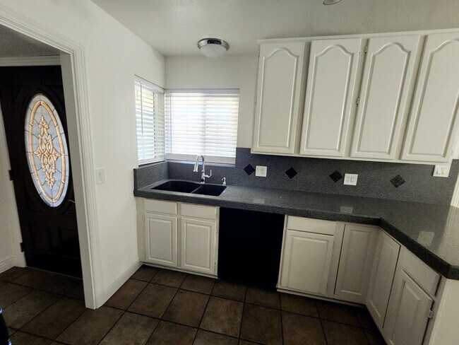 Building Photo - Rancho Cordova 3 Bedroom 2 Bath