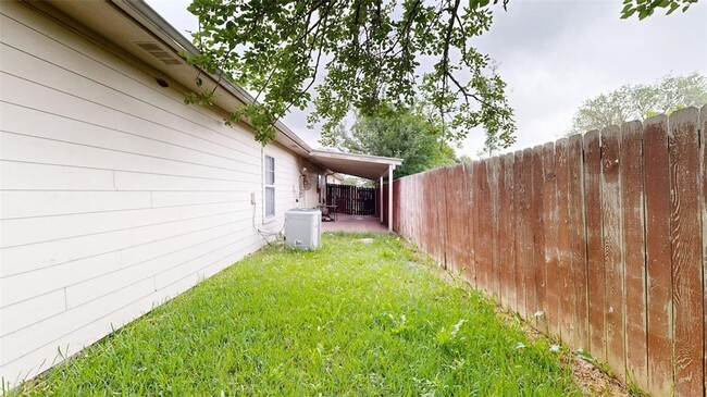 Building Photo - 609 Townplace Dr