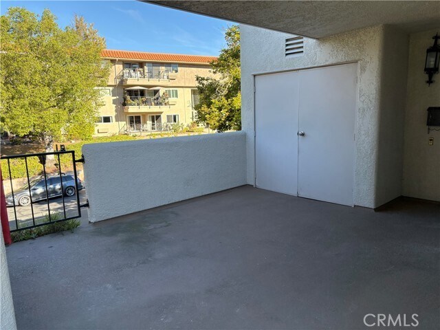 Building Photo - 2280 Via Mariposa W