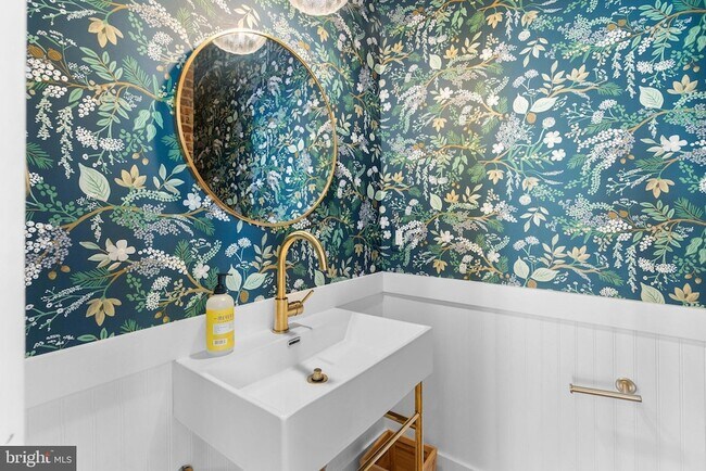 Building Photo - 1616 Kilbourne Pl NW