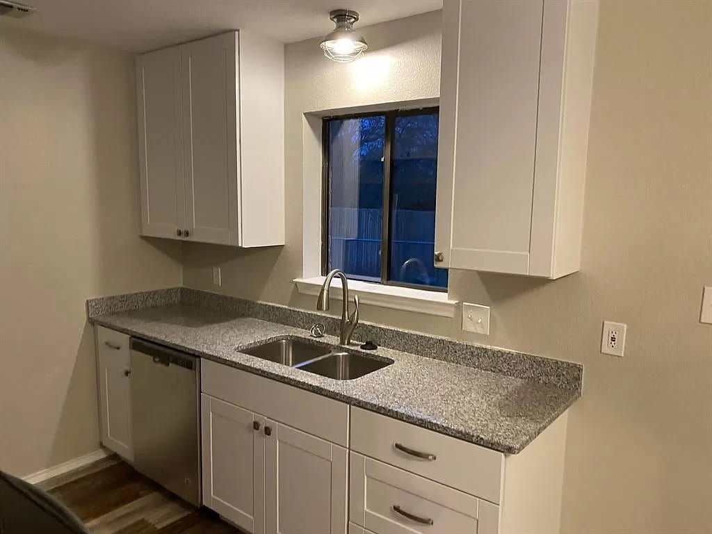 Kitchen - 575 Cherry Ln