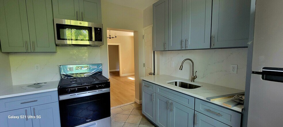 New kitchen - 723 Humboldt St