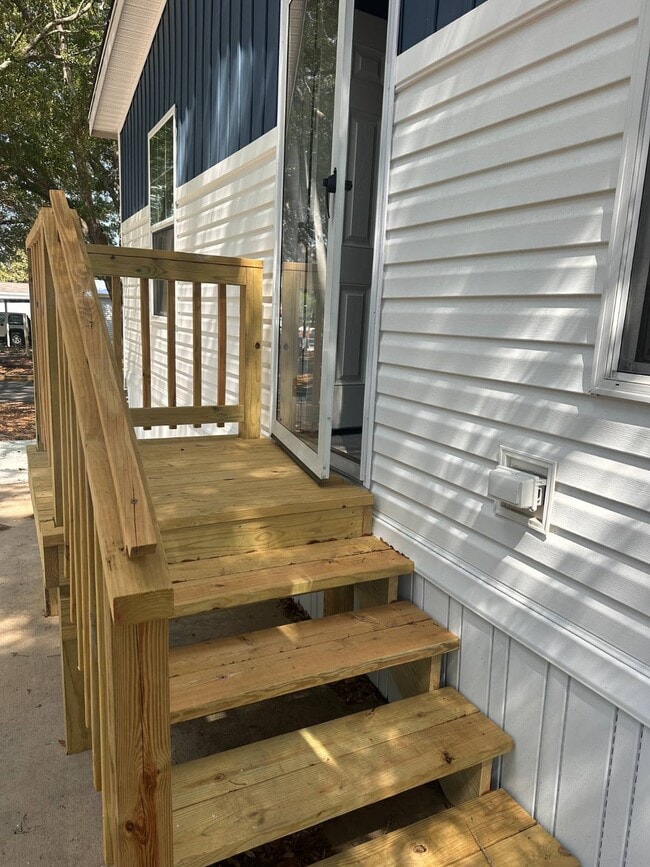 Building Photo - 7865 W Hwy 40