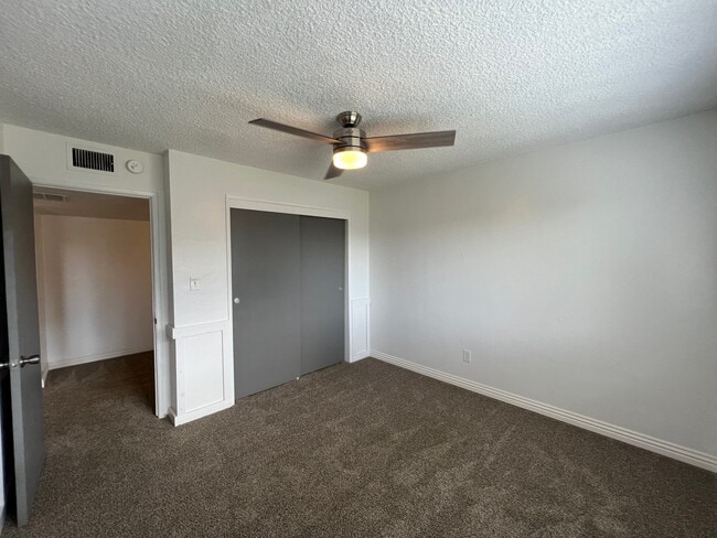 Building Photo - 9420 Max Dr