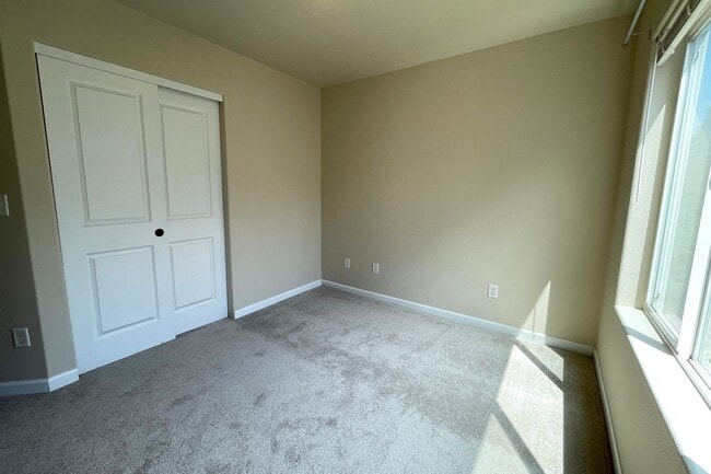 Building Photo - Lovely Concordia Home with Washer/Dryer, A...