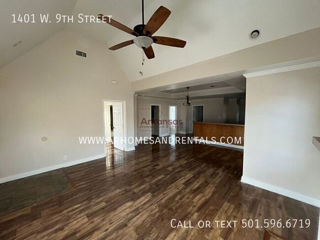 Building Photo - 1401 W 9th St