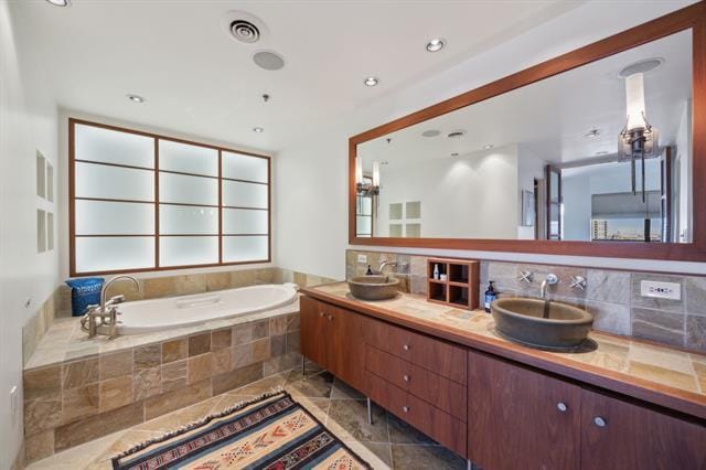 Building Photo - 3831 Turtle Creek Blvd