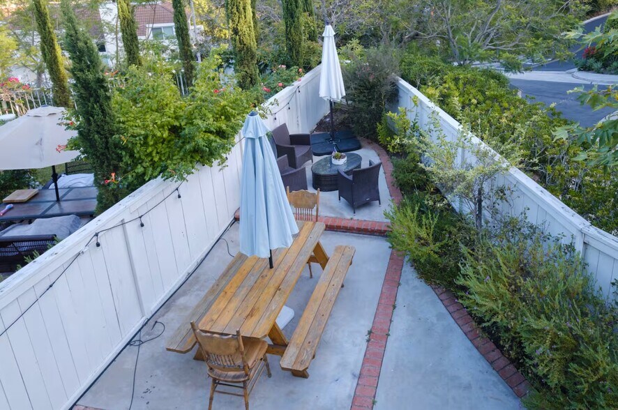 Building Photo - 1 Encinitas Ct