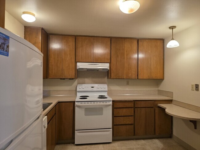 Building Photo - 2022 E 6th St