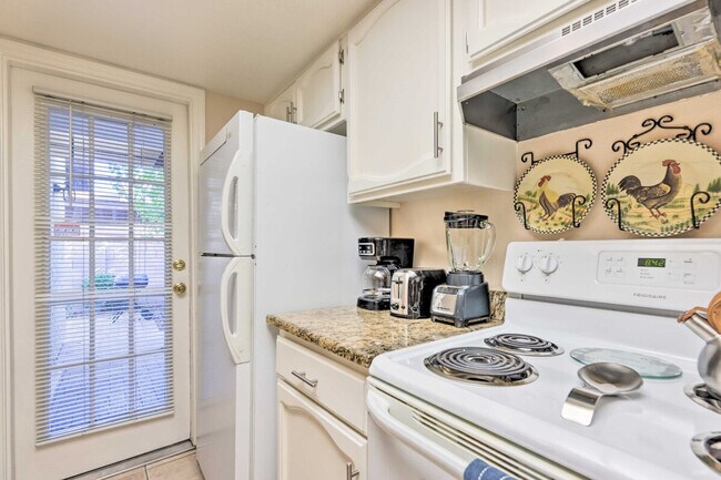 Building Photo - 170 E Guadalupe Rd