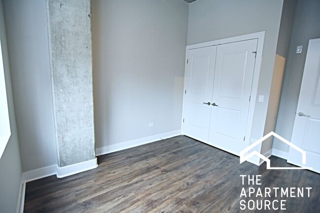 Building Photo - 3833 N Broadway