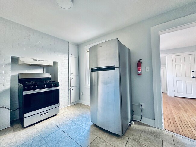 Building Photo - 179 Bradley St