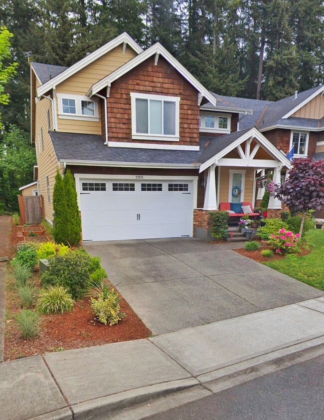 Building Photo - Gorgeous 4 bed plus den