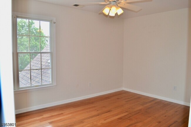 Building Photo - 240 Patriot Hill Dr