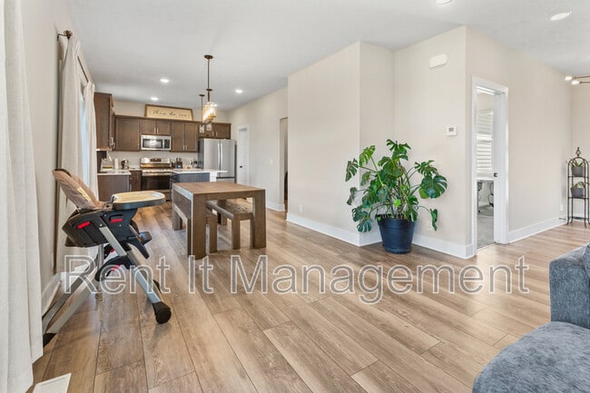 Building Photo - 6910 Stony Pt Dr