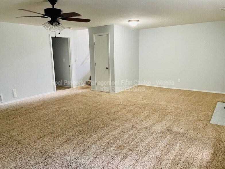 Building Photo - 613 S Wheatland Cir