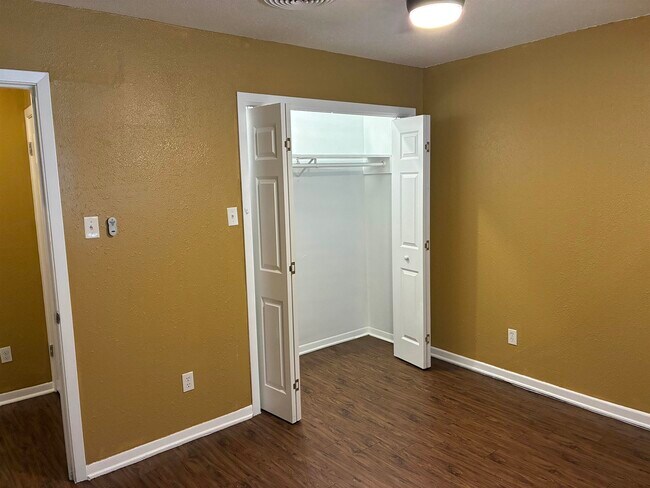 Building Photo - 1112 Northwood Dr