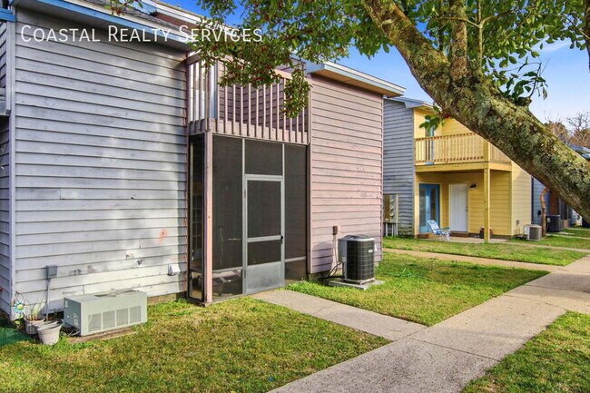 Building Photo - 1325 Greendale Ave