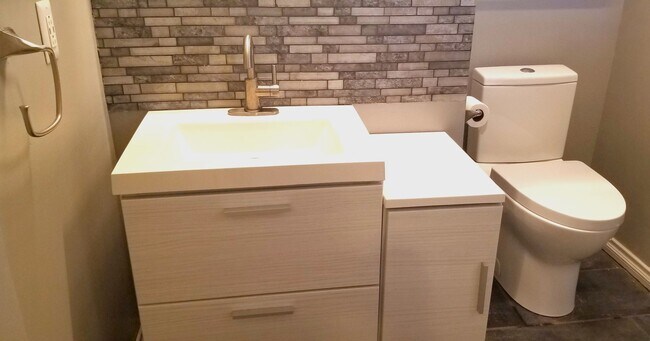 Building Photo - 11127 Sunshine Terrace