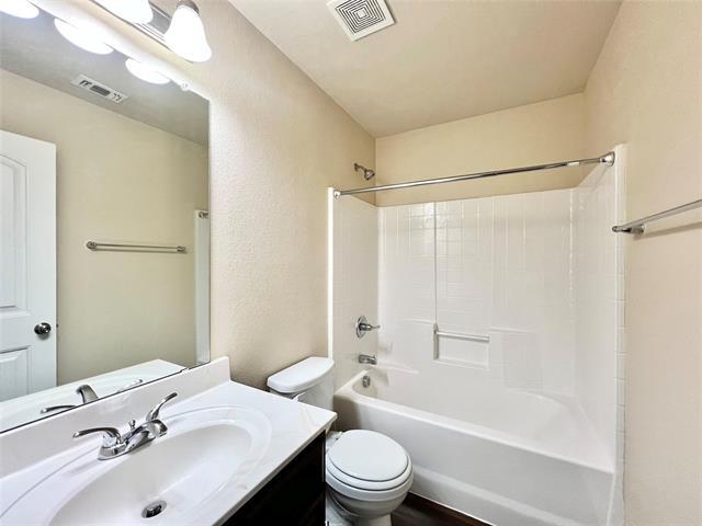 Building Photo - 705 River Garden Dr