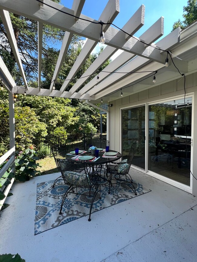 Building Photo - Paradise found! The perfect executive work...
