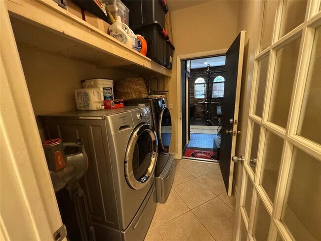 Building Photo - 1464 SW 28th Ave