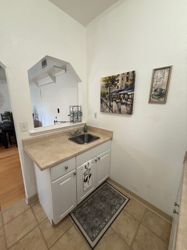 Building Photo - 190 Lubeck Rd