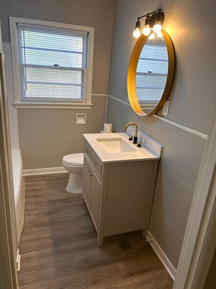 Building Photo - 524 W Strawn Ave