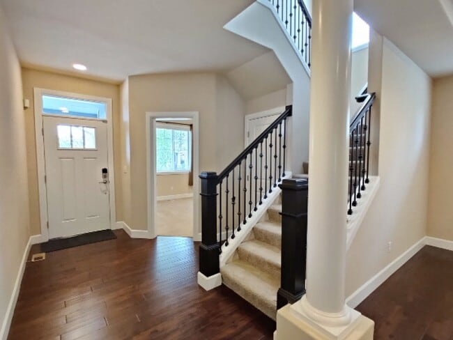 Building Photo - Beautiful Tumwater Home - 4 BD+DEN+BONUS RM