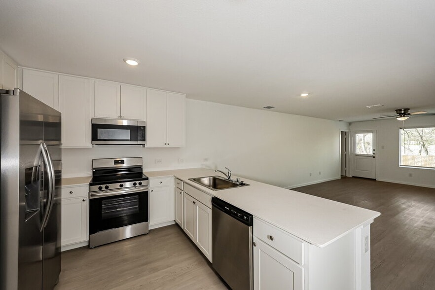 Building Photo - 122 Willow Wy